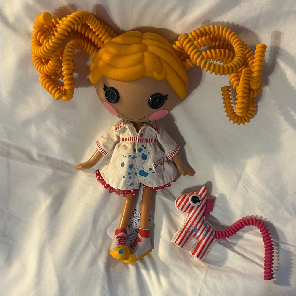 La la Loopsy dolls/ silly orange hair( looks like bendy straws)buttonlike eyes
